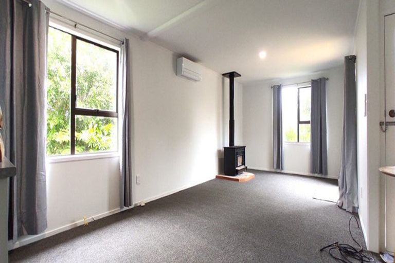 Photo of property in 15 Hydra Place, Glen Eden, Auckland, 0602
