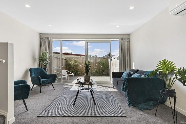 Photo of property in 2u6 Stone Street, Miramar, Wellington, 6022
