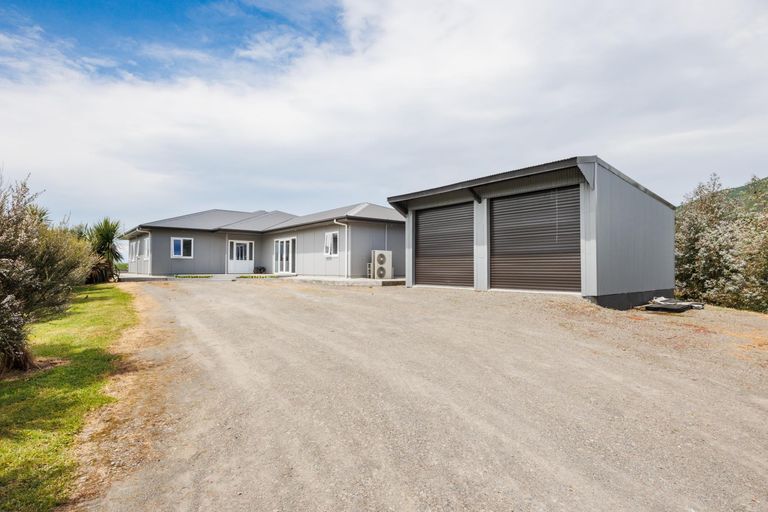 Photo of property in 52 Highland View Drive, Tokomaru, Palmerston North, 4474