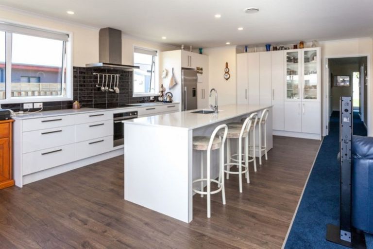 Photo of property in 117 Hetherington Road, Whangamata, 3620