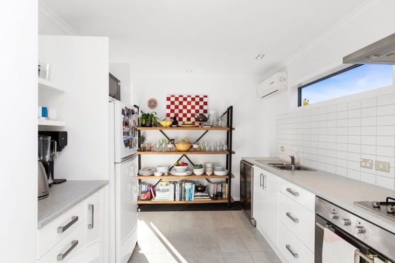 Photo of property in 19b Miles Crescent, Newlands, Wellington, 6037