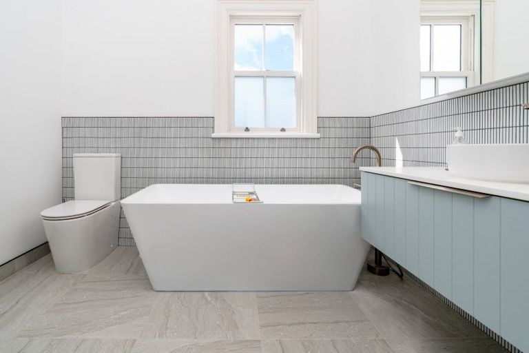 Photo of property in 33 Grove Road, Kelburn, Wellington, 6012