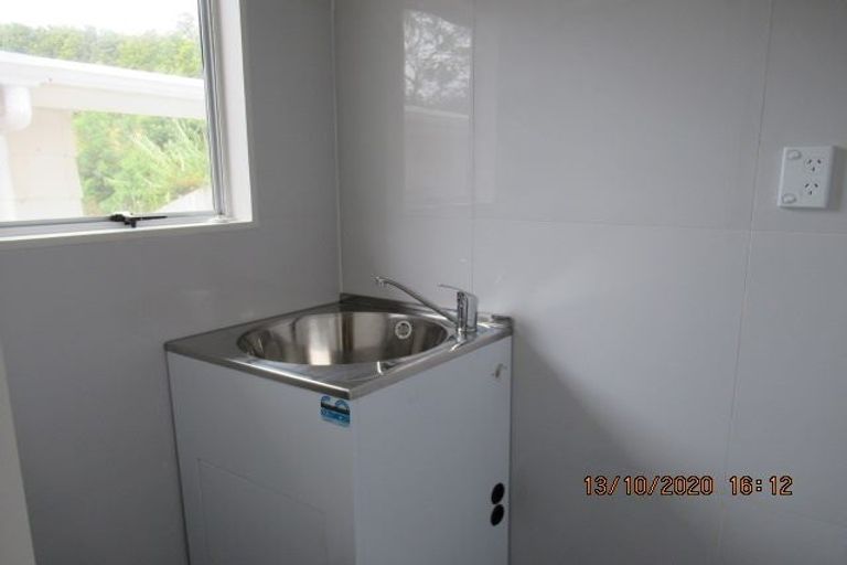 Photo of property in 15 Fernhaven Place, Massey, Auckland, 0614