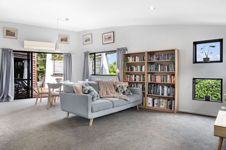 Photo of property in 9 Ginders Drive, Massey, Auckland, 0614