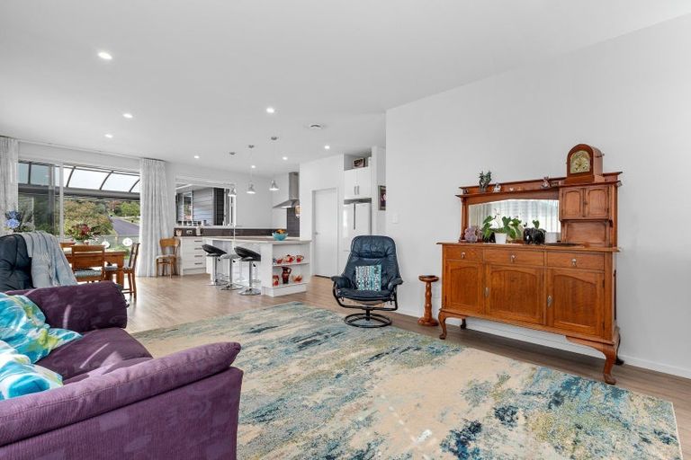 Photo of property in 32 Fairfax Crescent, Pyes Pa, Tauranga, 3112