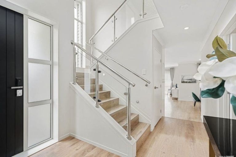 Photo of property in 8 Harrington Road, Henderson, Auckland, 0610