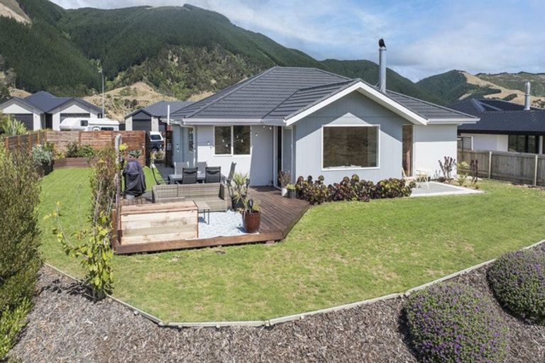 Photo of property in 40 Huntaway Close, Stoke, Nelson, 7011