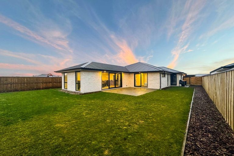 Photo of property in 27 Cousins Street, Woodend, 7691