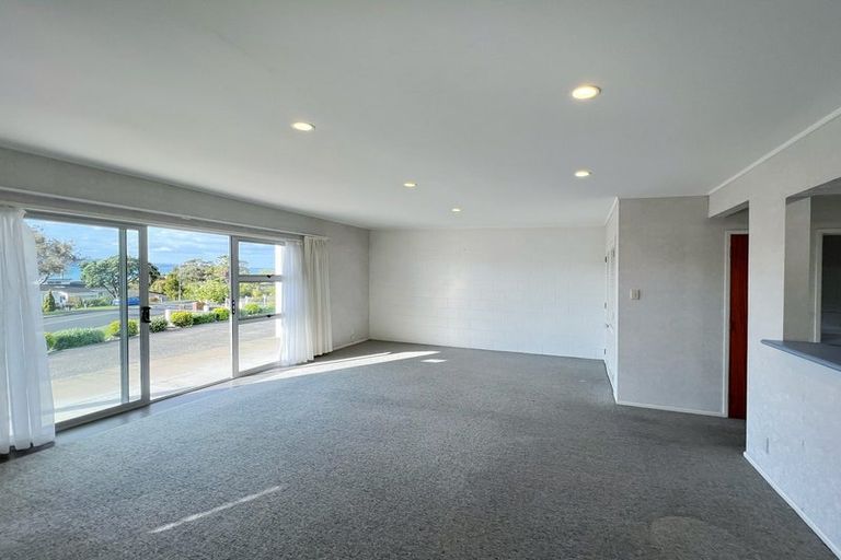 Photo of property in 76 Marellen Drive, Red Beach, 0932