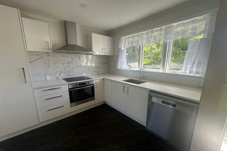 Photo of property in 8 Celsmere Lane, Te Atatu Peninsula, Auckland, 0610