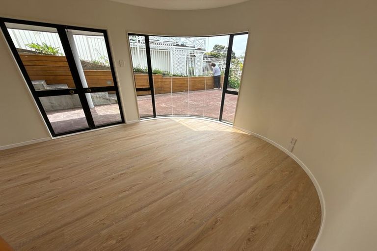Photo of property in 16 Calypso Place, Rothesay Bay, Auckland, 0630