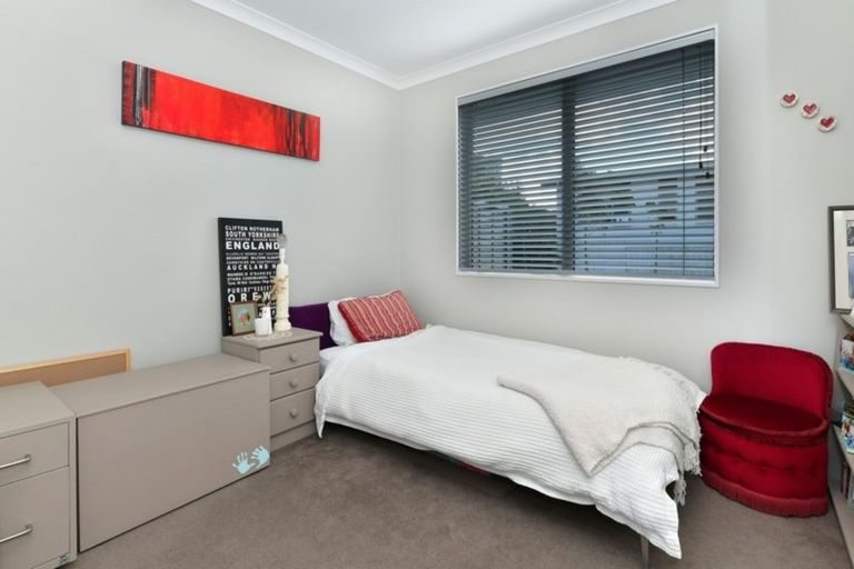 Photo of property in 56 Grovenor Drive, Orewa, 0931