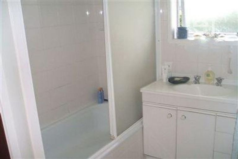 Photo of property in 1/28 Taipari Road, Te Atatu Peninsula, Auckland, 0610