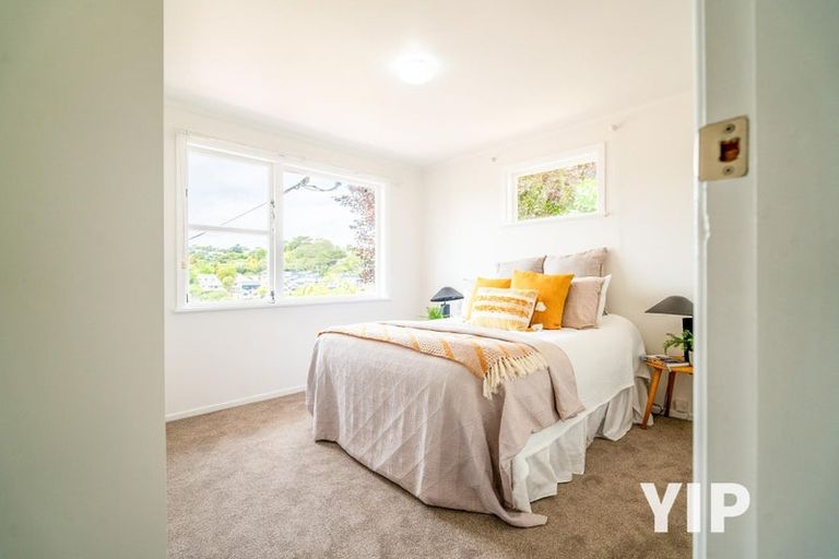 Photo of property in 10 Stella Grove, Newlands, Wellington, 6037