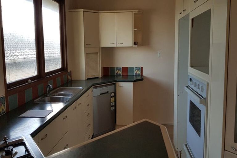 Photo of property in 212 Forrest Hill Road, Forrest Hill, Auckland, 0620