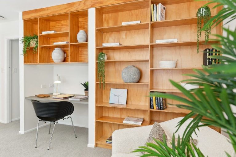 Photo of property in 174 Queens Drive, Lyall Bay, Wellington, 6022