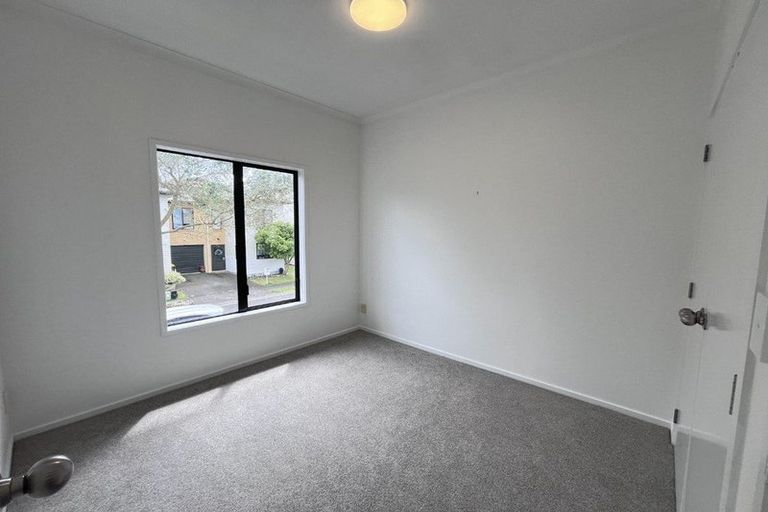 Photo of property in 4 Barnea Circle, Glen Eden, Auckland, 0602