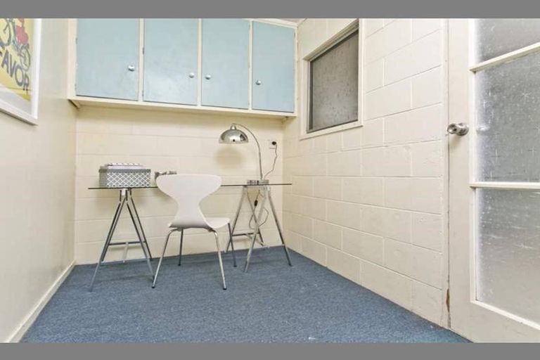 Photo of property in 2/1 Raeben Avenue, Hillcrest, Auckland, 0627