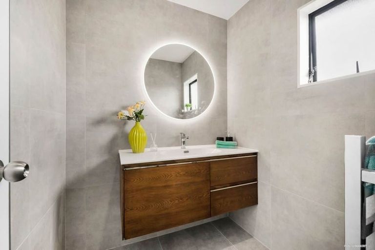 Photo of property in 5/7 Vera Road, Te Atatu South, Auckland, 0610