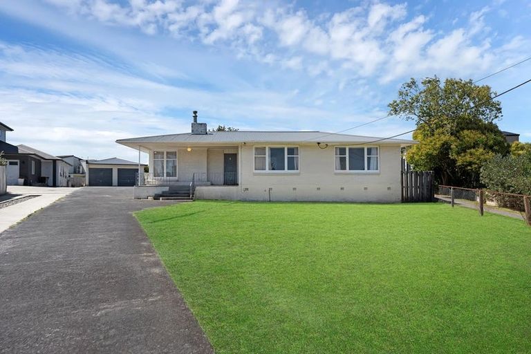 Photo of property in 6 Glenvil Lane, Te Atatu Peninsula, Auckland, 0610