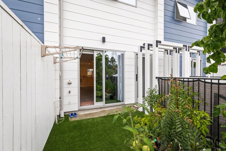 Photo of property in 4/21 Titoki Street, Te Atatu Peninsula, Auckland, 0610