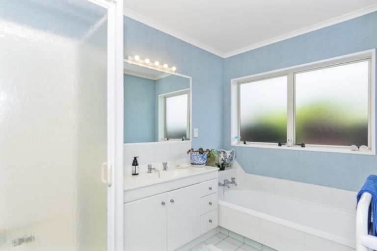 Photo of property in 37 Lotus Avenue, Mount Maunganui, 3116