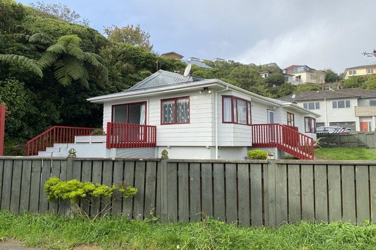 Photo of property in 20 Ted Gilberd Place, Newlands, Wellington, 6037