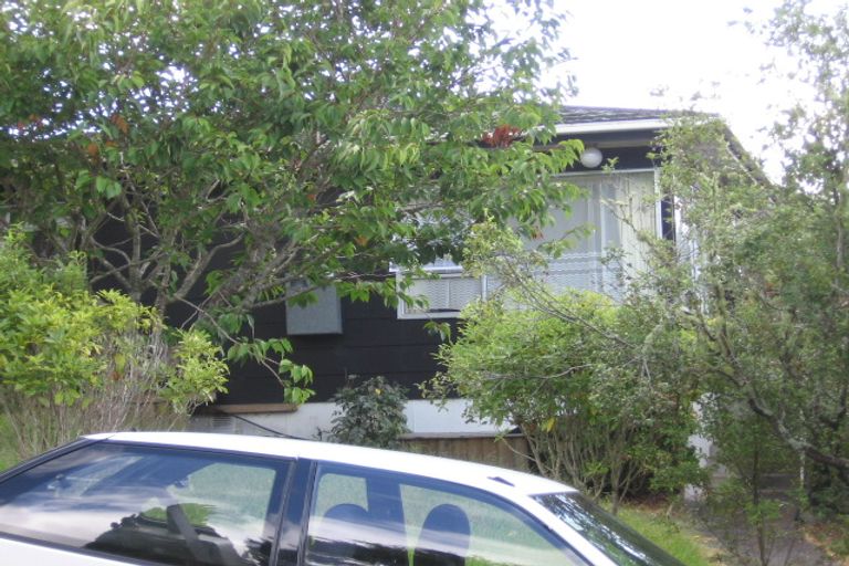 Photo of property in 2/22 Odin Place, Beach Haven, Auckland, 0626