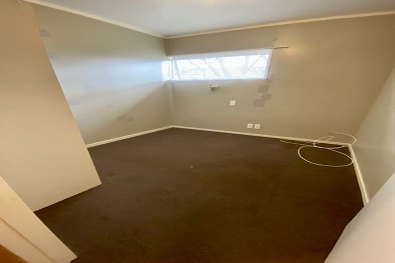 Photo of property in 1 Hill Crescent, Papakura, 2110