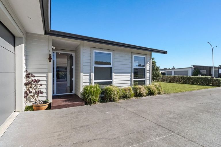 Photo of property in 10 Wentworth Lane, Waiwhakaiho, New Plymouth, 4312