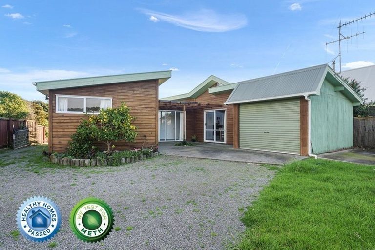 Photo of property in 20 Simcox Street, Otaki Beach, Otaki, 5512