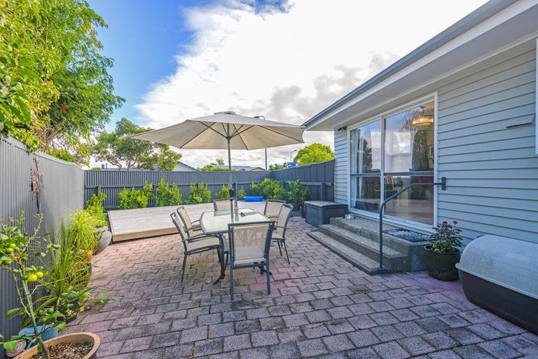 Photo of property in 2 Piper Place, Roslyn, Palmerston North, 4414