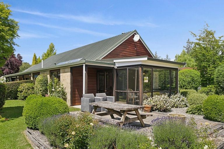 Photo of property in 4 Kidson Lane, Wanaka, 9305