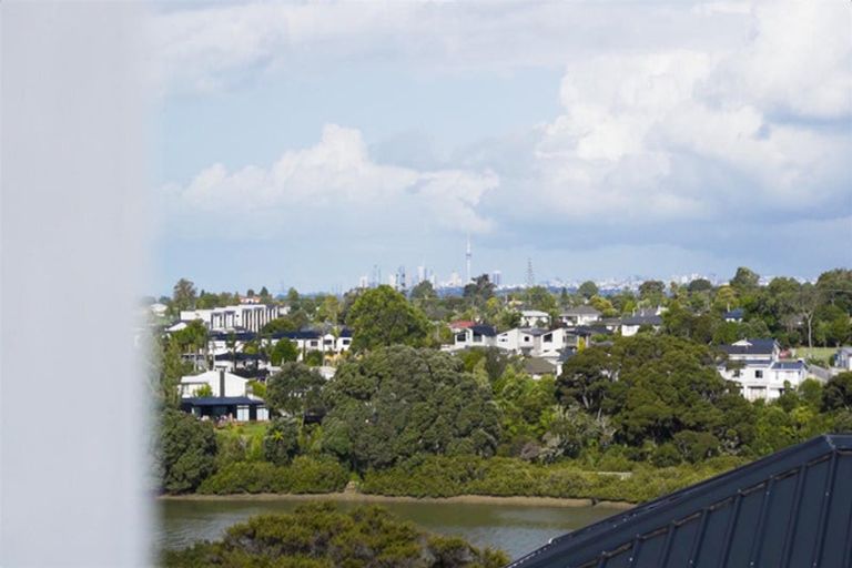 Photo of property in 141 Colwill Road, Massey, Auckland, 0614