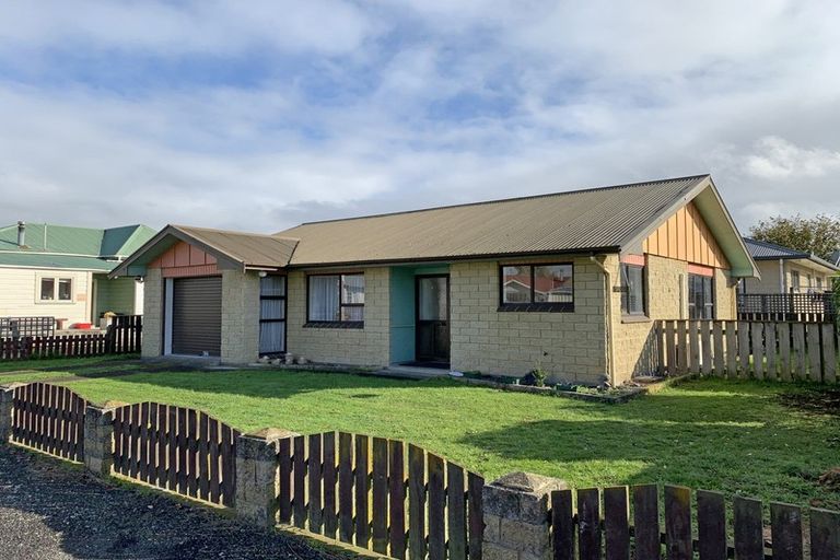 Photo of property in 1a Carlyle Street, Dannevirke, 4930