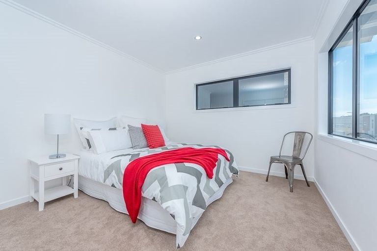 Photo of property in 12 Sacred Kingfisher Road, Hobsonville, Auckland, 0618