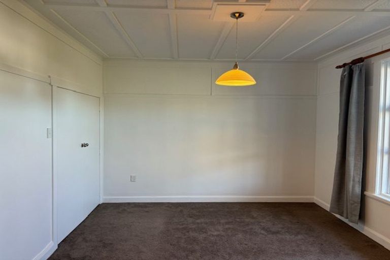 Photo of property in 18 Queens Road, Glen Avon, New Plymouth, 4312