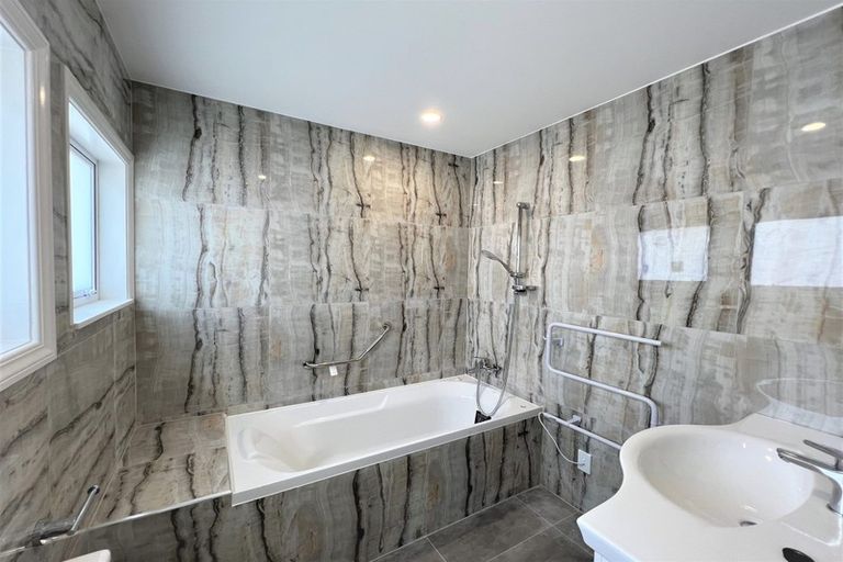 Photo of property in 21 Castleton Street, Birkdale, Auckland, 0626