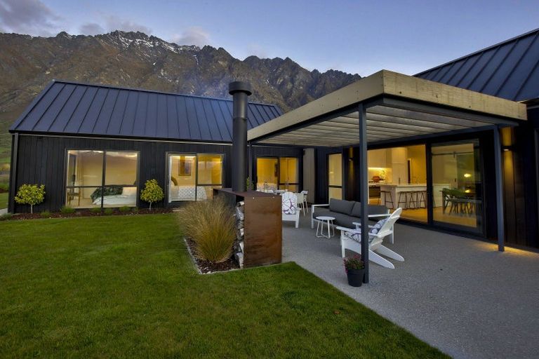 Photo of property in 1 Chimney Lane, Jacks Point, Queenstown, 9371