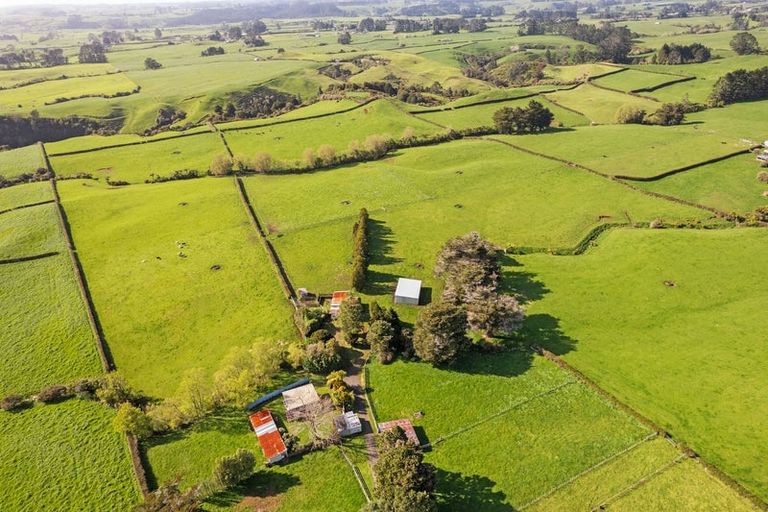 Photo of property in 1061 Carrington Road, Hurworth, New Plymouth, 4371