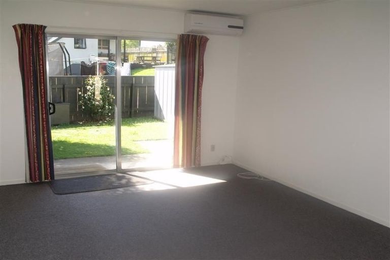Photo of property in 2/7 Phillips Place, Havelock North, 4130