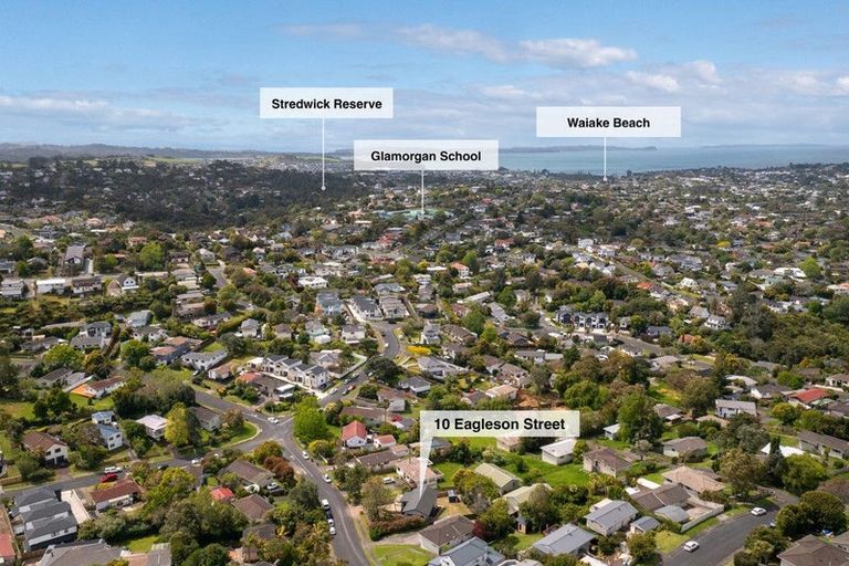 Photo of property in 10 Eagleson Street, Northcross, Auckland, 0632