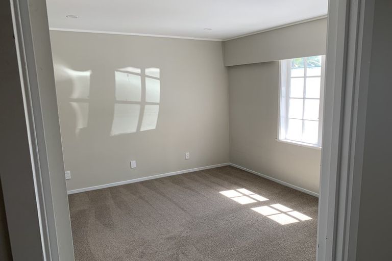 Photo of property in 1 Miltonia Avenue, Te Atatu South, Auckland, 0610