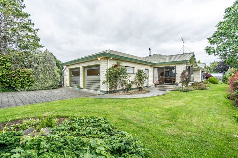 Photo of property in 2 Calder Place, Winton, 9720