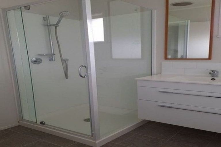 Photo of property in 2 Anne Road, Hillcrest, Auckland, 0627