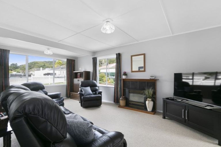 Photo of property in 3 Kent Street, Wainuiomata, Lower Hutt, 5014