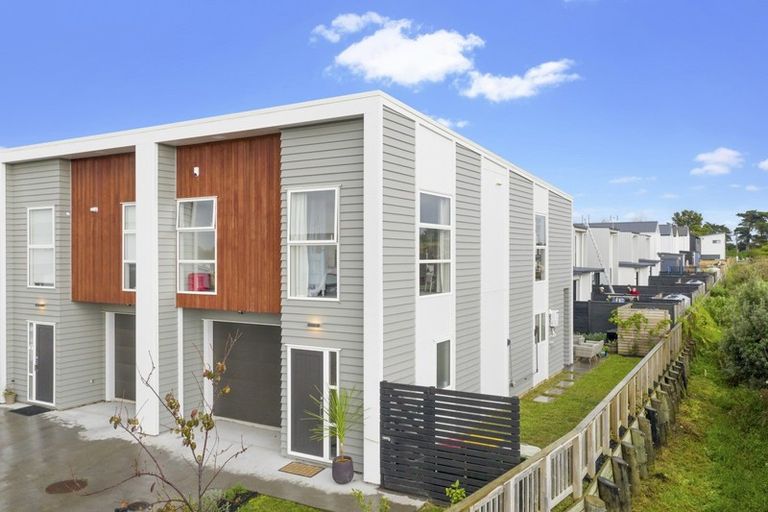 Photo of property in 23 Lili Chen Way, Mangere Bridge, Auckland, 2022