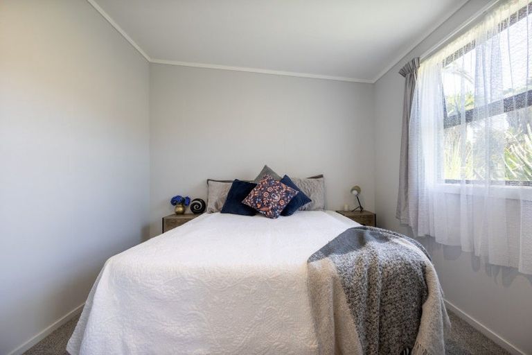 Photo of property in 6 Sea View Road, Baylys Beach, 0377