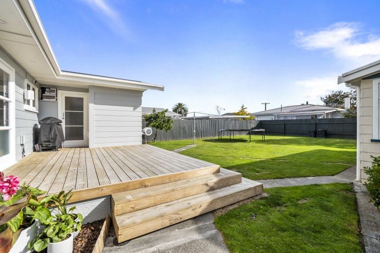 Photo of property in 18 Tararua Terrace, Cloverlea, Palmerston North, 4412