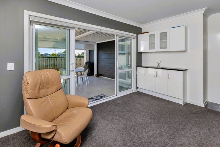 Photo of property in 41 Kaurinui Crescent, One Tree Point, 0118